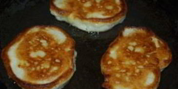 оладушки на кефире с яблоками