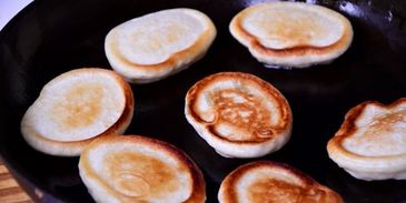 оладьи на сыворотке пышные без яиц