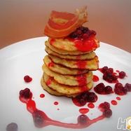 Рецепт Овсяных оладий с клюквенным соусом и беконом