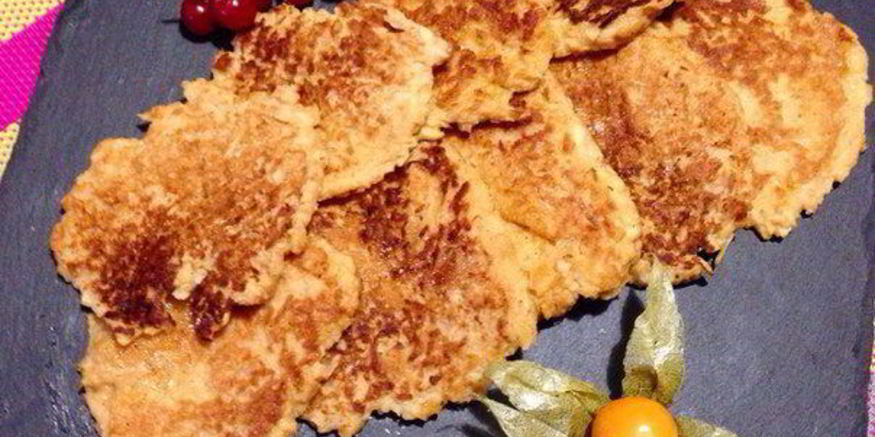 Рецепт яблочных оладий на завтрак