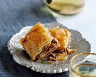 Пахлава с медово-розовым сиропом