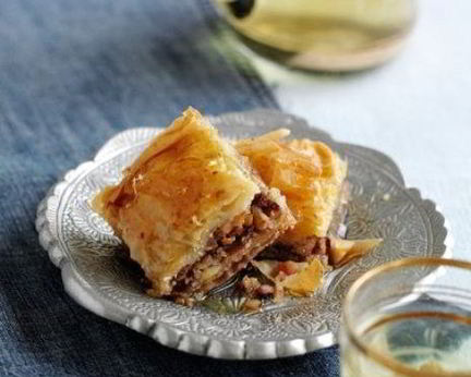 Пахлава с медово-розовым сиропом