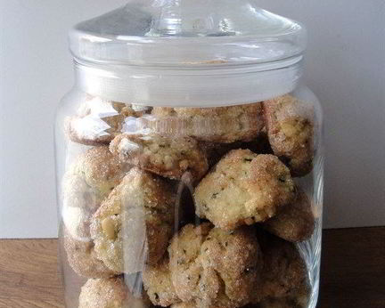 Чесночное печенье с соевым соусом