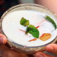 Рецепт Парфе из клубники с имбирным печеньем и фреш-кремом