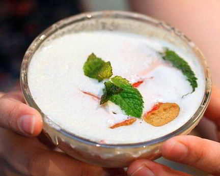 Парфе из клубники с имбирным печеньем и фреш-кремом