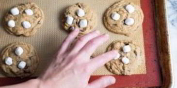 песочное печенье с шоколадом и маршмеллоу