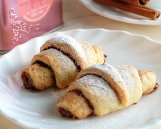 Рогалики творожные с какао и корицей