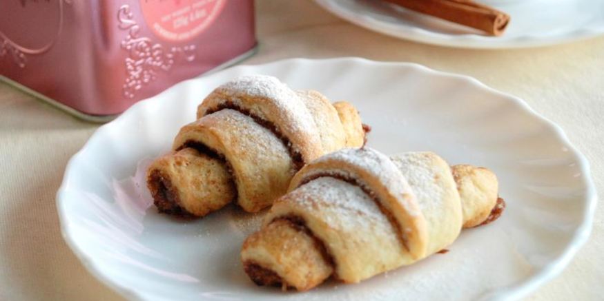 Рецепт рогаликов творожных с какао и корицей