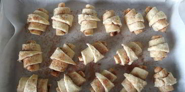 рогалики творожные с какао и корицей