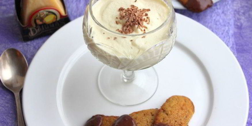 Рецепт сабайона с сырным печеньем в шоколаде и сыром джюгас