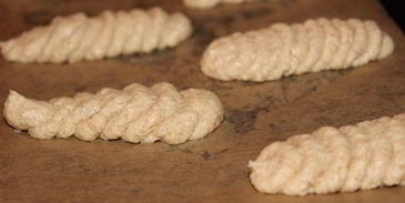 сабайон с сырным печеньем в шоколаде и сыром джюгас