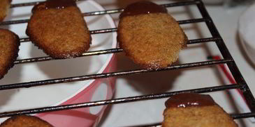 сабайон с сырным печеньем в шоколаде и сыром джюгас