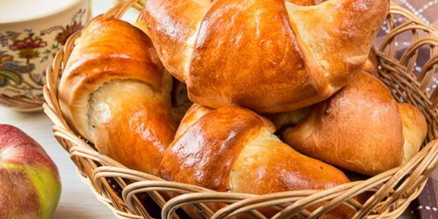 Рецепт сдобных рогаликов с яблоками