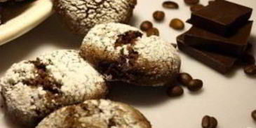 шоколадное печенье с корицей и кофе