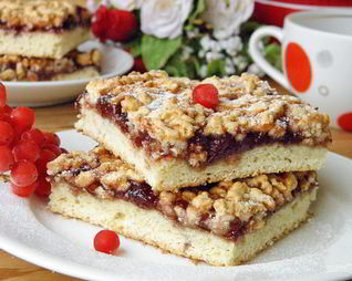 Бабушкин пирог с вареньем