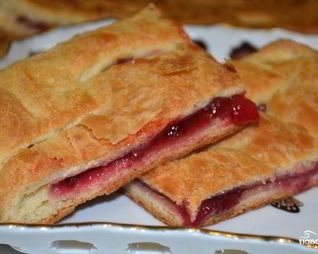 Брусничный пирог из дрожжевого теста