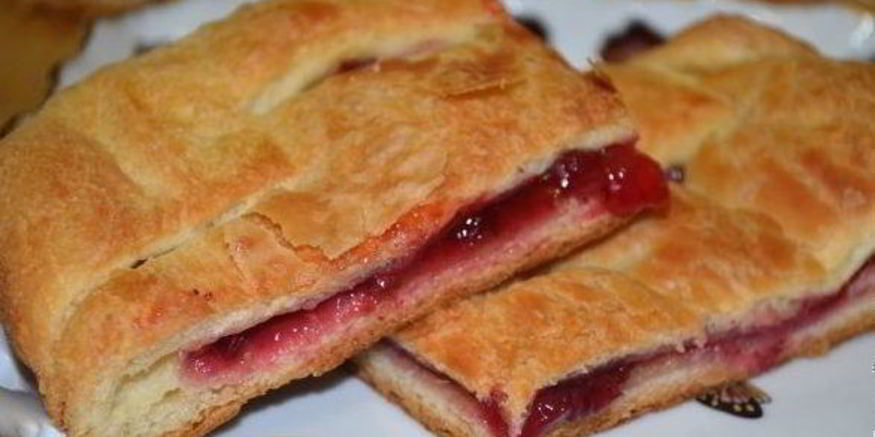 Рецепт брусничного пирога из дрожжевого теста