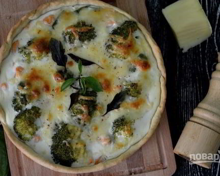 Киш с красной рыбой и брокколи