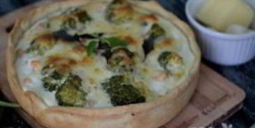 киш с красной рыбой и брокколи