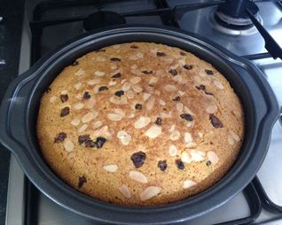 Ливанский пирог с куркумой и кедровыми орешками