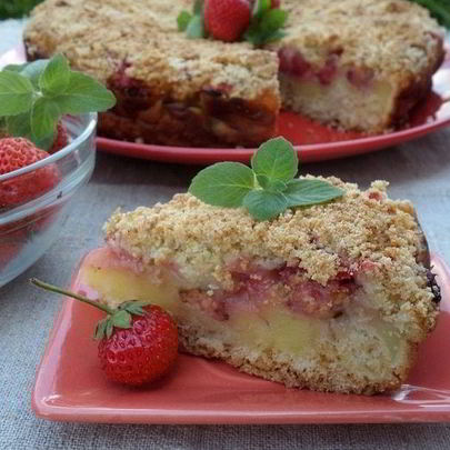 Насыпной пирог с клубникой