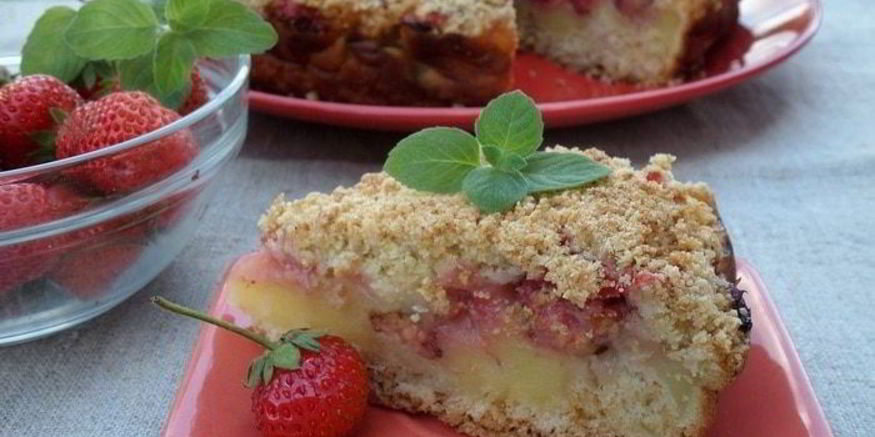 Рецепт насыпного пирога с клубникой