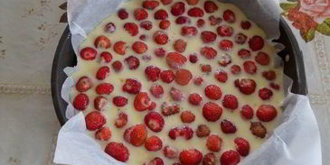 насыпной пирог с клубникой