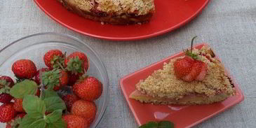 насыпной пирог с клубникой