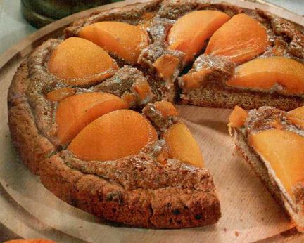 Ореховый пирог с абрикосами
