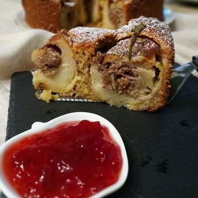 Ореховый пирог с запеченными яблоками