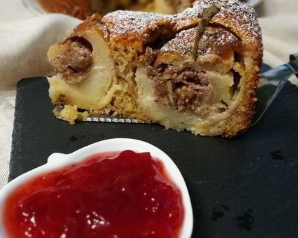 Ореховый пирог с запеченными яблоками