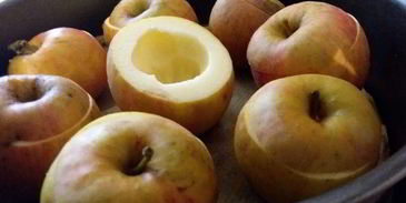 ореховый пирог с запеченными яблоками