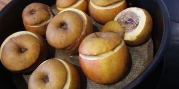 ореховый пирог с запеченными яблоками