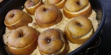 ореховый пирог с запеченными яблоками