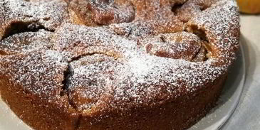 ореховый пирог с запеченными яблоками