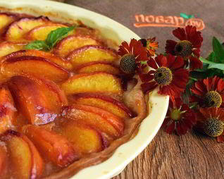 Персиковый пирог на слоеном тесте