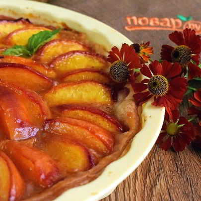 Персиковый пирог на слоеном тесте