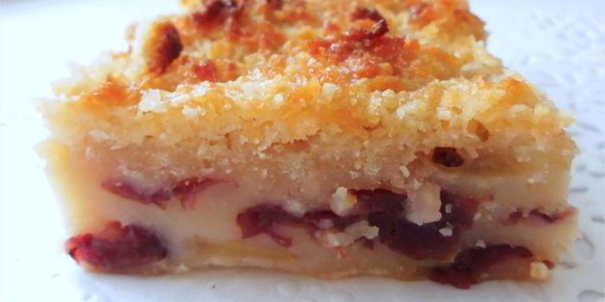 Рецепт пирога дровосека с клюквой, яблоками и кокосовым топпингом