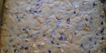 пирог дровосека с клюквой, яблоками и кокосовым топпингом