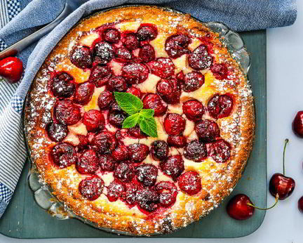 Пирог из черешни с творогом