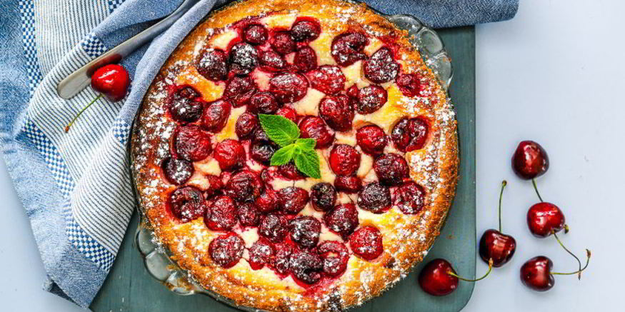 Рецепт пирога из черешни с творогом