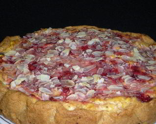 Пирог из клубники в мультиварке