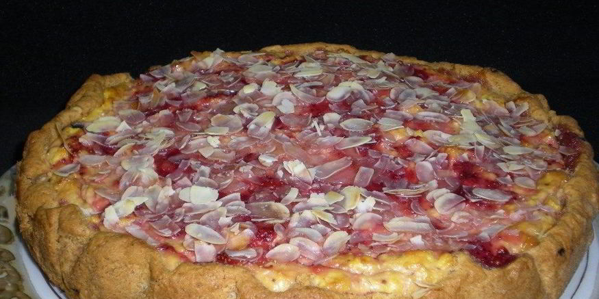 Рецепт пирога из клубники в мультиварке