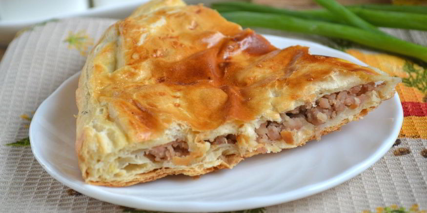 Рецепт пирога мясного из слоеного теста
