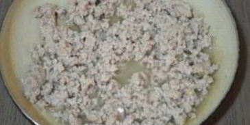 пирог мясной из слоеного теста