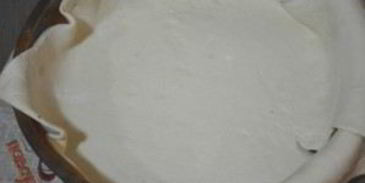 пирог мясной из слоеного теста