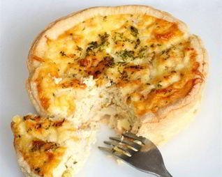 Пирог с копченой курицей и сладким перцем в микроволновой печи