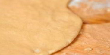 пирог с томатами и салатом