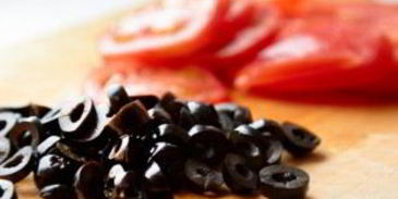 пирог с томатами и салатом