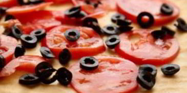 пирог с томатами и салатом